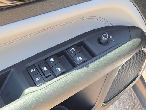 Used 2025 Jeep Compass Limited AWD/4WD image 23