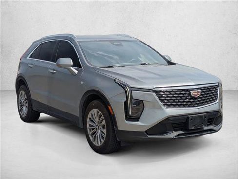 Used 2024 Cadillac XT4 Premium Luxury image 3