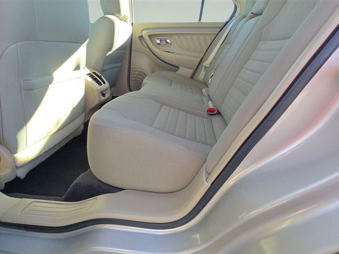 Used 2018 Ford Taurus SE image 26