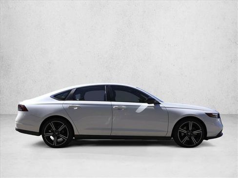 Used 2023 Honda Accord Sport image 4
