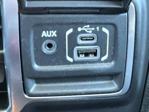 Used 2025 Jeep Gladiator Sport image 18