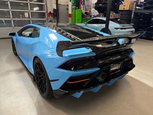Used 2020 Lamborghini Huracan EVO image 8