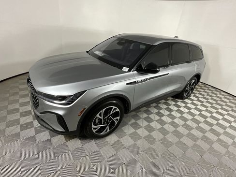 Used 2025 Lincoln Nautilus Premier w/ Jet Appearance Package image 9