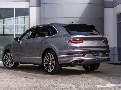 Used 2023 Bentley Bentayga Extended Wheelbase AWD/4WD image 16