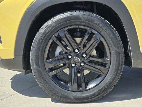 Used 2025 Chevrolet Trax ACTIV w/ Sunroof Package image 11