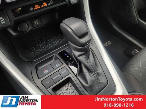Used 2024 Toyota RAV4 XLE FWD image 21