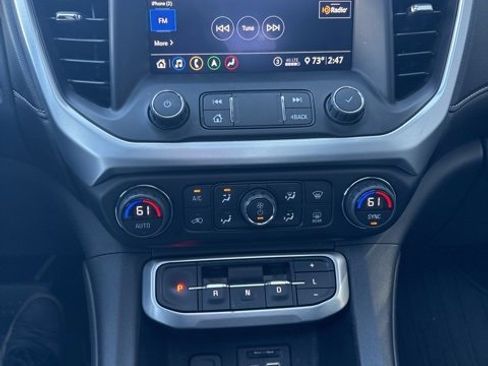 Used 2020 GMC Acadia SLT w/ Driver Alert Package II image 10