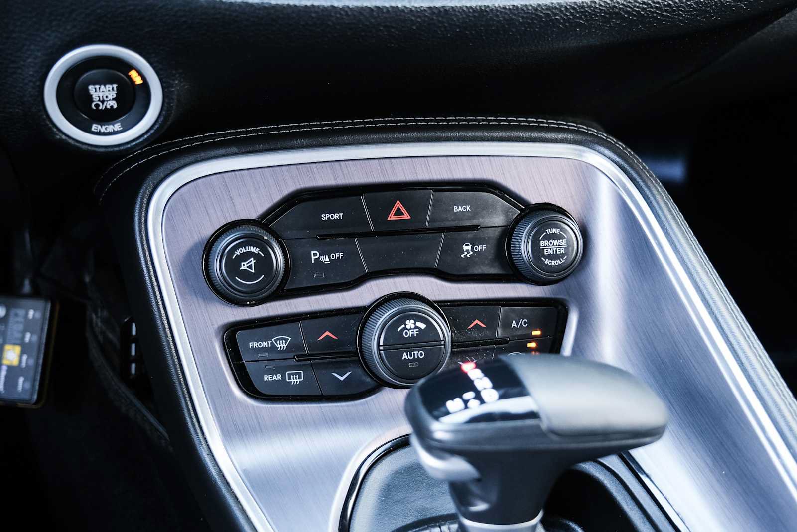Used 2016 Dodge Challenger R/T w/ Driver Convenience Group RWD image 37