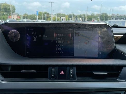 Used 2019 Lexus ES 300h w/ Premium Package image 18