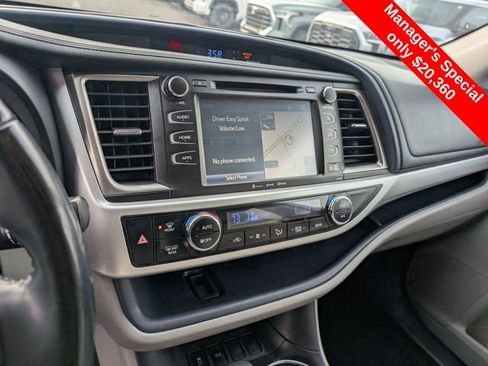 Used 2019 Toyota Highlander XLE image 20