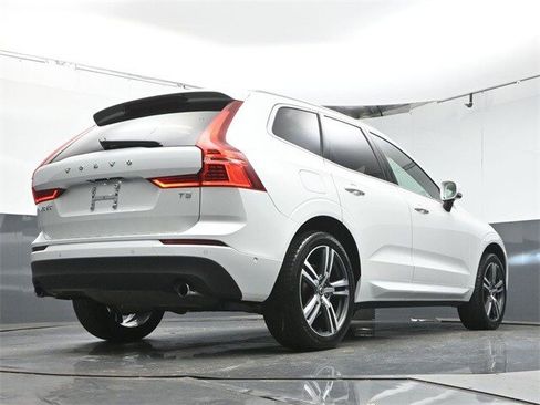 Used 2019 Volvo XC60 T5 Momentum w/ Premium Package image 38
