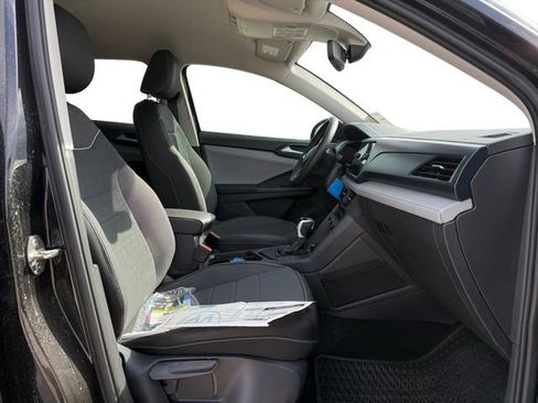 New 2024 Volkswagen Taos SE image 15