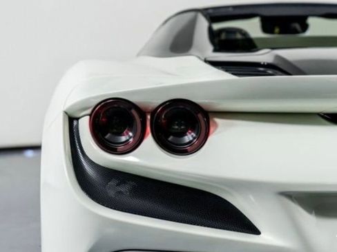 Used 2022 Ferrari F8 Tributo image 9