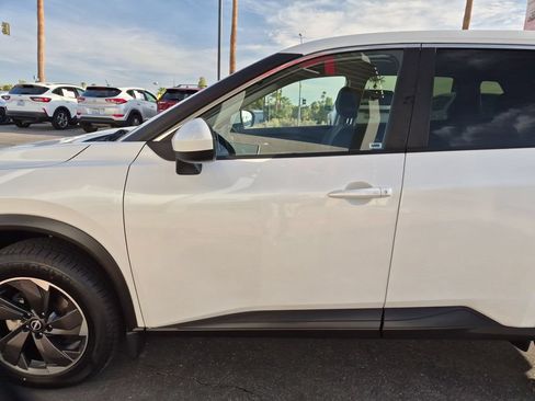 Used 2024 Nissan Rogue SV FWD image 31