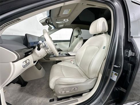 Used 2023 Genesis GV60 Advanced image 4