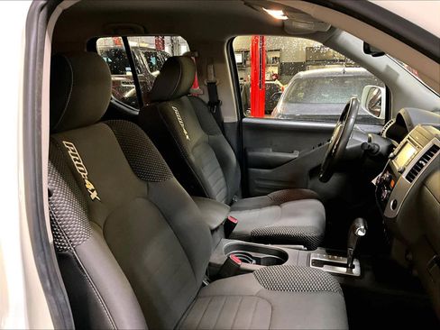 Used 2018 Nissan Frontier PRO-4X image 11