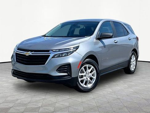 Used 2023 Chevrolet Equinox LS w/ LS Convenience Package FWD image 3