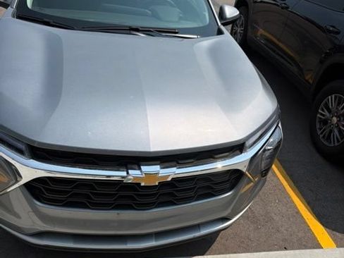 Used 2025 Chevrolet Trax LT w/ Driver Confidence Package FWD image 2