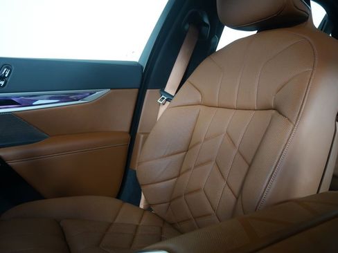 Certified 2025 BMW 740i image 29