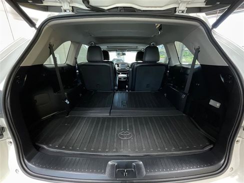 Used 2016 Toyota Highlander XLE image 22