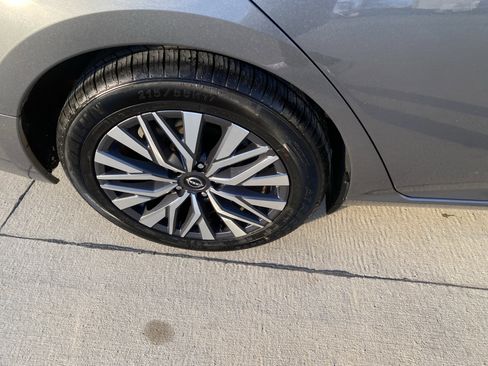 Used 2024 Nissan Altima 2.5 SV image 3