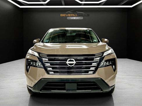 Used 2025 Nissan Rogue SV image 8