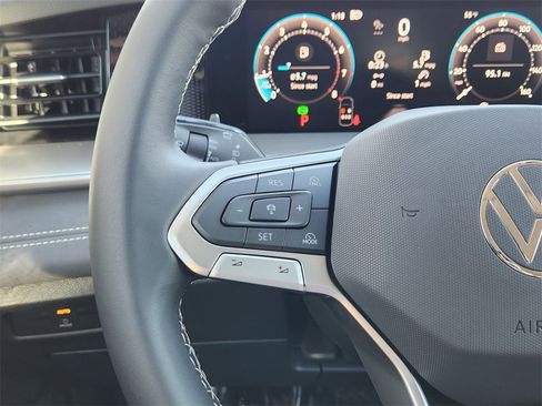 New 2026 Volkswagen Tiguan SE image 16