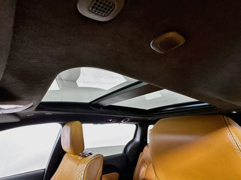Used 2023 Chrysler Pacifica Pinnacle FWD image 6