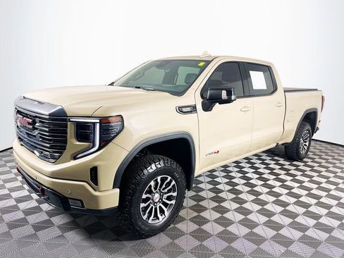 Used 2023 GMC Sierra 1500 AT4 w/ Technology Package AWD/4WD image 4