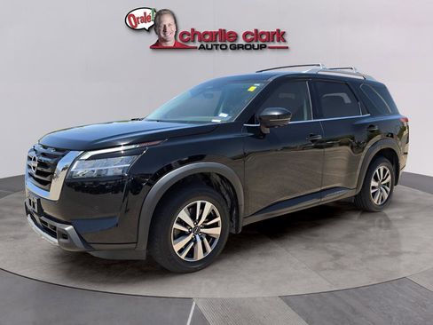 Used 2023 Nissan Pathfinder SL FWD image 2