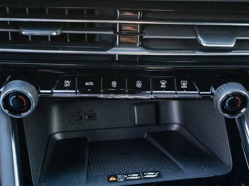 New 2026 Chevrolet Traverse LT image 26