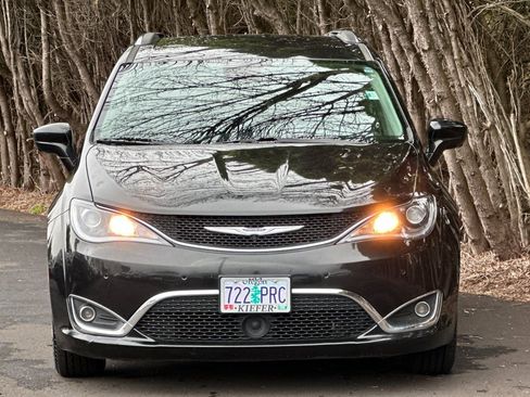 Used 2018 Chrysler Pacifica Touring-L Plus w/ Advanced Safetytec Group image 9