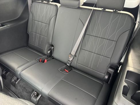 Used 2025 Buick Enclave Avenir w/ Super Cruise Package image 7