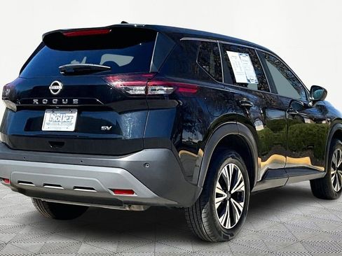 Used 2023 Nissan Rogue SV image 2