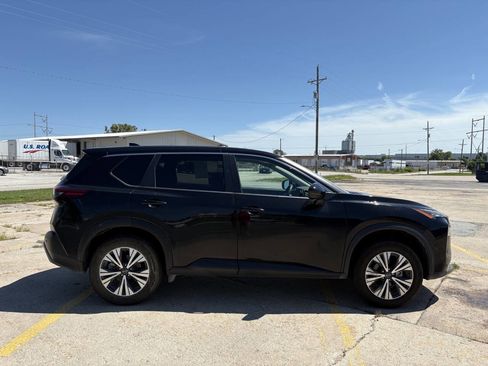Used 2022 Nissan Rogue SV image 8