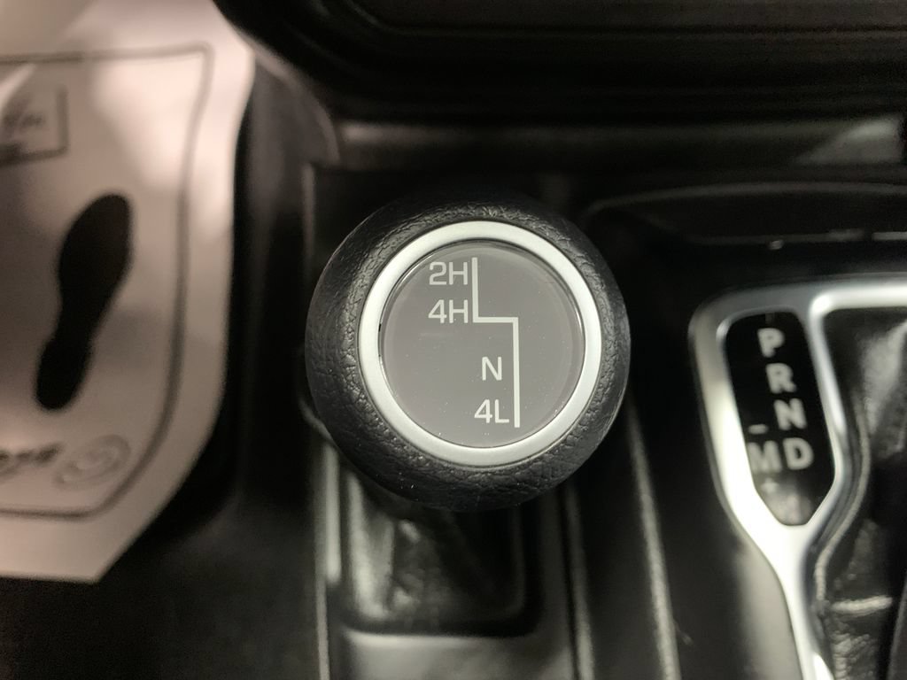 Used 2023 Jeep Gladiator Sport AWD/4WD image 25