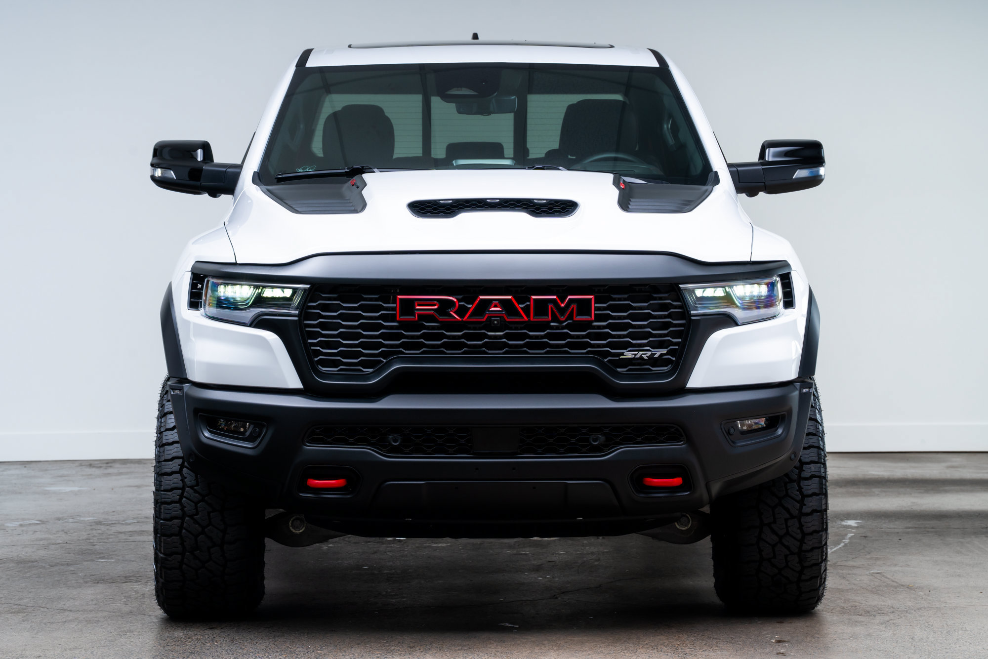 Used 2027 RAM 1500 4x4 Crew Cab image 2