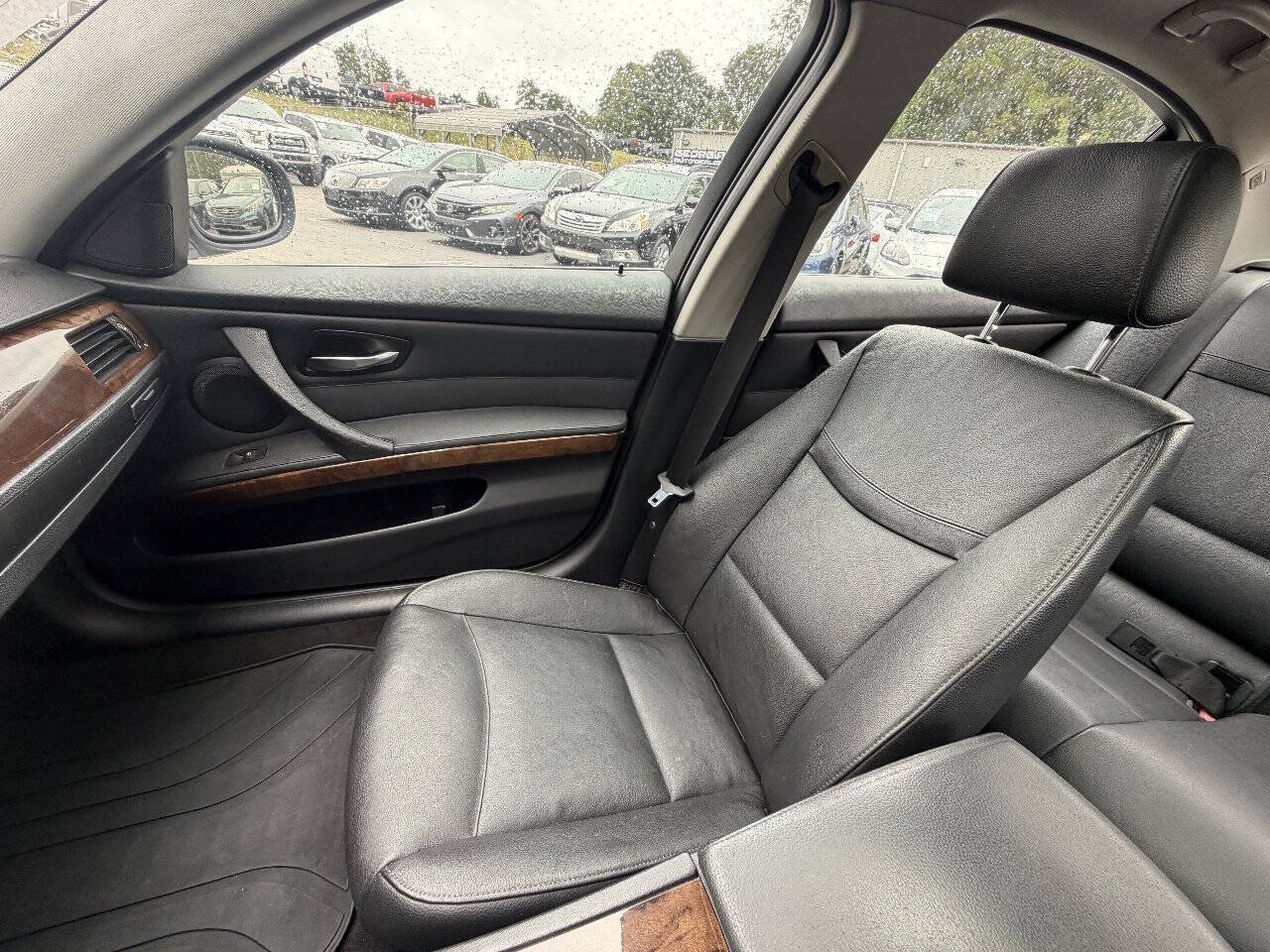 Used 2011 BMW 335i xDrive Sedan AWD/4WD image 26
