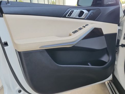 Used 2021 BMW X5 sDrive40i w/ Premium Package RWD image 11