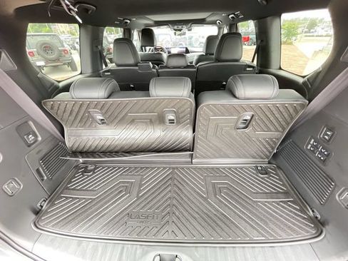 Used 2025 Nissan Armada PRO-4X w/ Pro-4X Premium Package AWD/4WD image 34