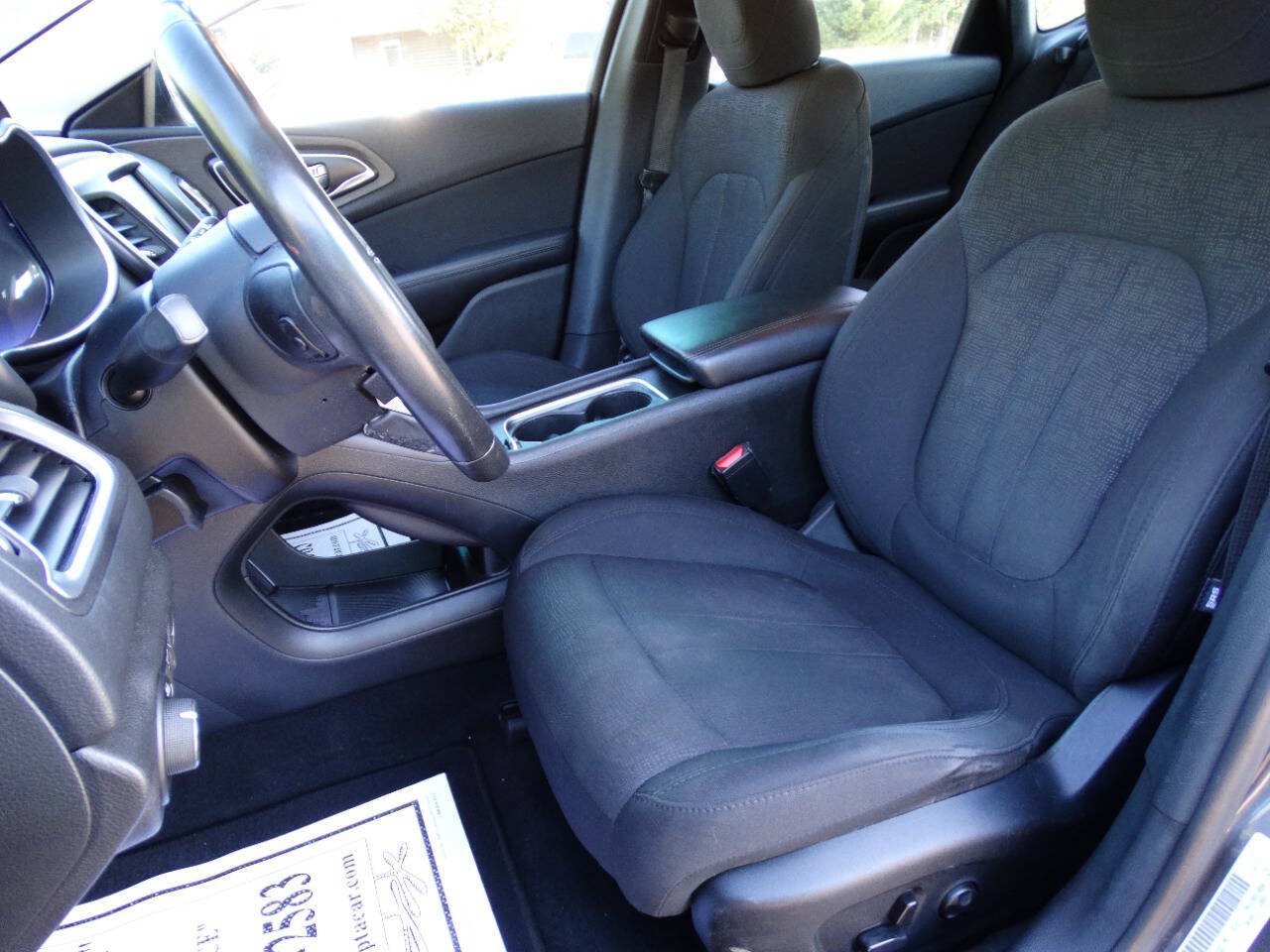 Used 2016 Chrysler 200 Limited FWD image 2