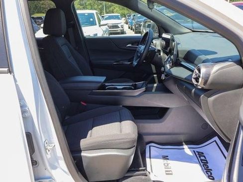 Certified 2025 Chevrolet Equinox LT FWD image 11