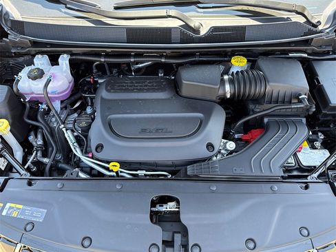 New 2025 Chrysler Pacifica Select w/ Uconnect Theater Family Group image 8