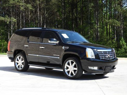 Used 2013 Cadillac Escalade Luxury RWD image 27
