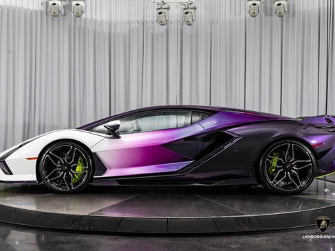 Used 2020 Lamborghini Sian Coupe image 19