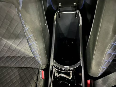 Used 2020 Toyota C-HR XLE image 22