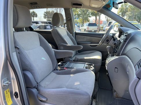 Used 2009 Toyota Sienna LE image 32