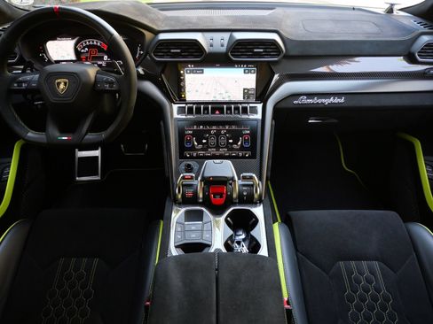Used 2024 Lamborghini Urus Performante AWD/4WD image 7