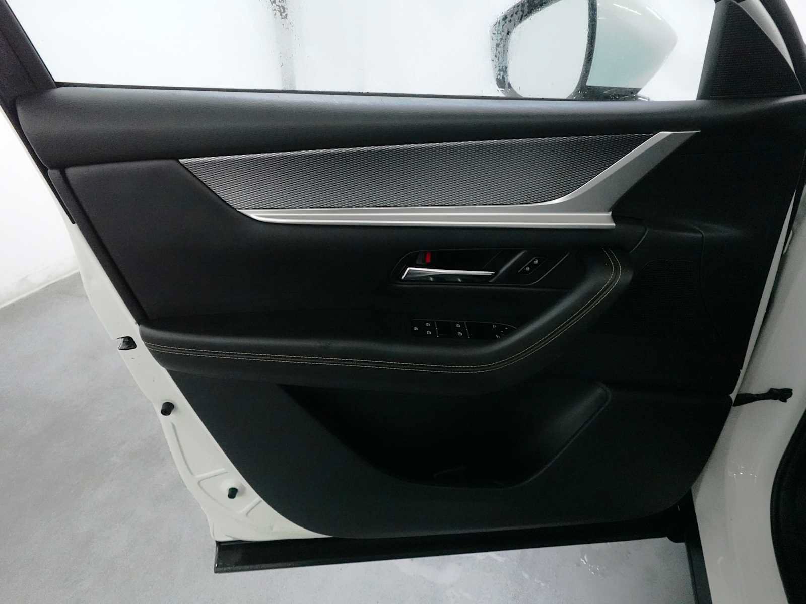 Used 2024 MAZDA CX-90 Plug-In Hybrid w/ Preferred AWD/4WD image 10
