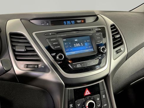 Used 2015 Hyundai Elantra SE w/ Option Group 03 FWD image 9